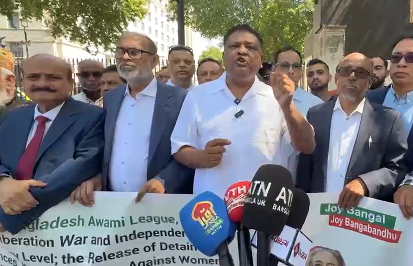বাংলাদেশে গণতন্ত্র ও মানবাধিকার রক্ষায় ব্রিটিশ প্রধানমন্ত্রীর কাছে স্মারকলিপি যুক্তরাজ্য যুবলীগের