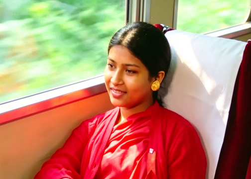 ছায়ার মতো পাশে থাকা এক আলোকবর্তিকা: আমাদের 'ছোট আপা' শেখ রেহানা