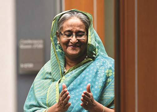  টুঙ্গীপাড়ার মেঠো পথ থেকে বিশ্বমঞ্চ: এক মৃত্যুঞ্জয়ী কন্যার অমর কাব্য